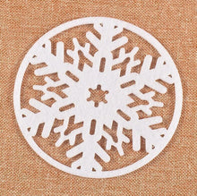 Load image into Gallery viewer, 2Pcs Snowflake Shape Felt Round Dining Pad - midtownperfection
